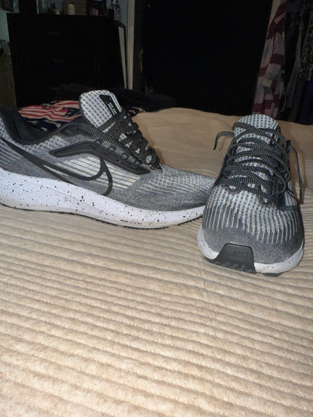 Nike Air Zoom Pegasus 39 'Black Dark Smoke Grey' - Picture 4 of 7